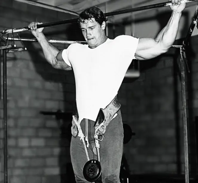 Arnold doing pullups
