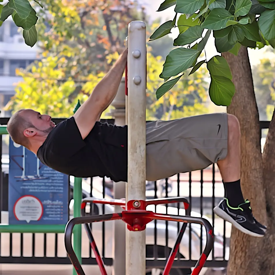 Front lever progression where there is a 90 degree bend at the knees which shortens the length of the body and thus decreases the load on the working muscles