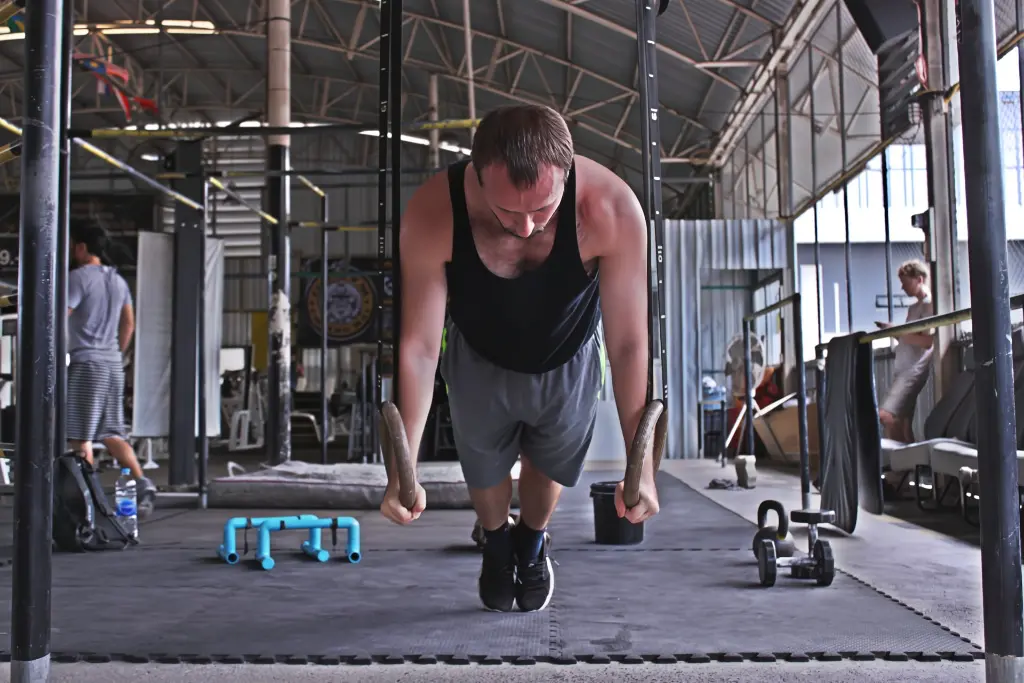 Starting position for deficit pushups on rings