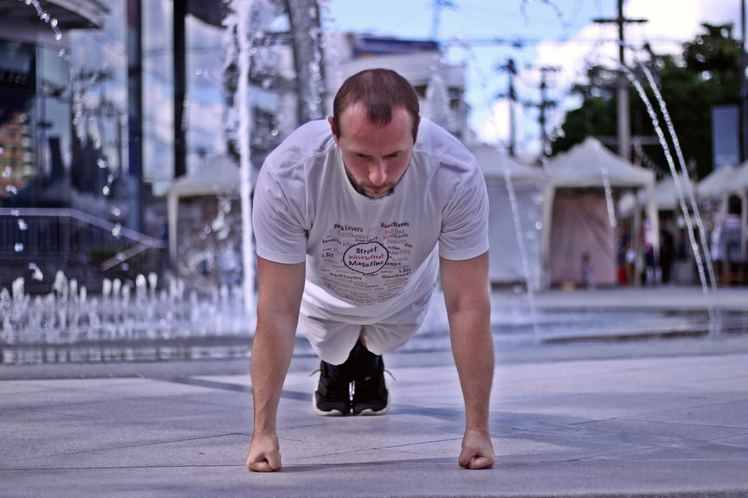 Demonstrating proper knuckle pushup form in the top of the range of motion