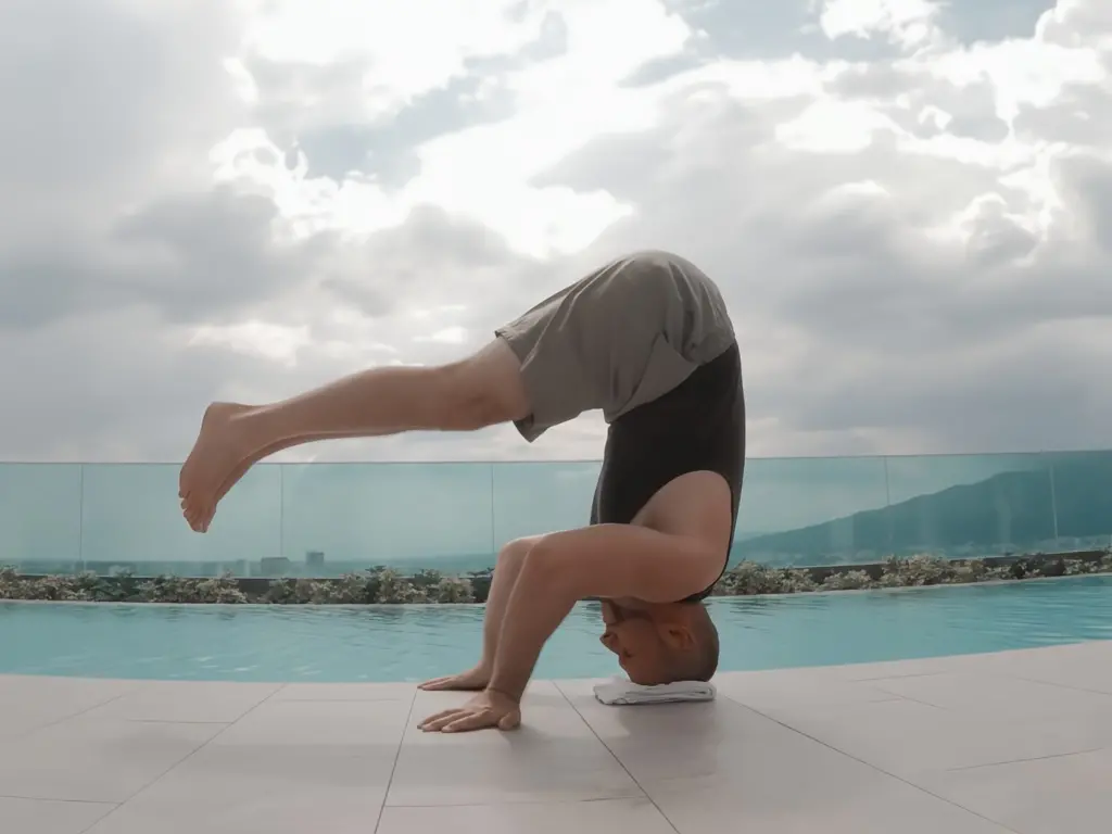 Reverse hyperextension from a headstand ending position