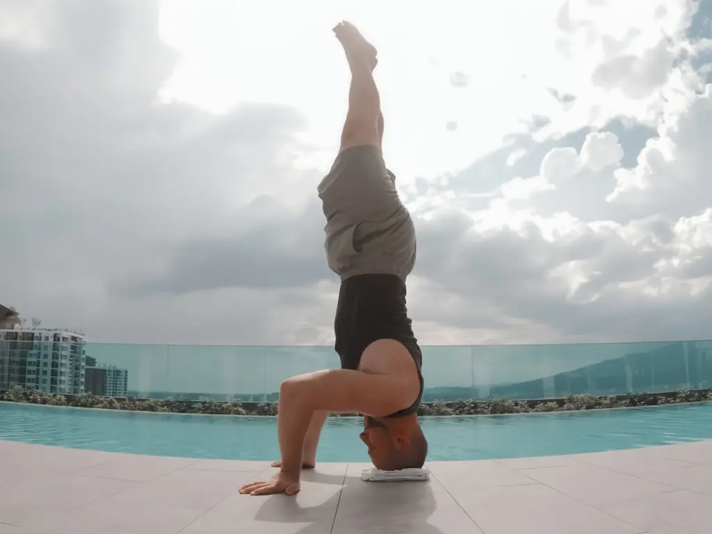 Reverse hyperextension from a headstand starting position